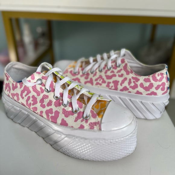 MULTICOLORED CHEETAH PRINT PLATFORM CONVERSE ๐๐๐๐ SIZE 8 - Picture 2 of 5